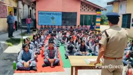 रुद्रप्रयाग: फायर स्टेशन रतूड़ा के सहयोग से केन्द्रीय विद्यालय में अग्नि सुरक्षा जन जागरूकता कार्यक्रम का आयोजन किया गया
