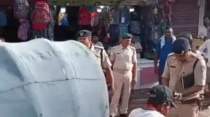 डुमरा: मेहसौल चौक पर प्रॉपर्टी डीलर पुट्टू खान हत्याकांड की जांच करने DIG घटनास्थल पर पहुंचे