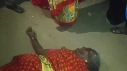 உளுந்தூர்பேட்டை: பரிக்கல் குறுக்கு சாலையில் உணவகத்திற்கு செல்வதற்காக சாலையை கடந்த மூதாட்டி மீது கார் மோதியதில் தூக்கி வீசப்பட்ட மூதாட்டி பரிதாபமாக உயிரிழப்பு