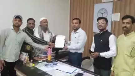 जालौन: जालौन बागबान समाज समिति के कार्यकर्ताओं ने एसडीएम को ज्ञापन दिया, स्वतंत्रता दिवस पर बंदियों की रिहाई की मांग की