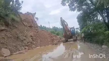 मंडी: मंडी कोटली एनएच सतोहल के पास बाधित, गाड़ियां सदयाना से जा रही हैं