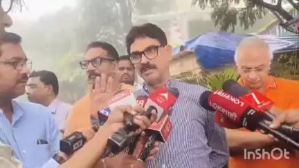 नाशिक: एमएमआर रिझन मधल्या कार्यकर्त्यांसोबत हा संवाद होता मनसे नेते बाळा नांदगावकर यांची नासिक येथे प्रसिद्धी माध्यमांना प्रतिक