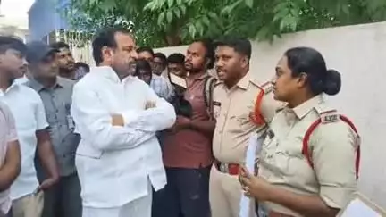 జమ్మలమడుగు: అమ్మాయిలపై దాడులు, హత్య ఘటనలు పునరావృతం కాకుండా అధికారులు చర్యలు చేపట్టాలి: పట్టణంలో ఎమ్మెల్సీ రామ సుబ్బారెడ్డి