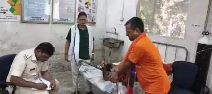 खड़गपुर: लड़ुआ मोड़ के पास ऑटो से गिरकर आरा ज़िला निवासी कांवरिया जख्मी, अस्पताल में भर्ती