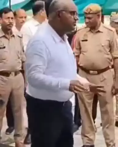 बिल्हौर: चौबेपुर के बंसठी गांव स्थित गौशाला का जिलाधिकारी ने किया औचक निरीक्षण
