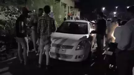बीना: बीना थाना पुलिस की बड़ी कार्रवाई, झाँसी फाटक अंडरब्रिज के पास अवैध शराब के साथ कार ज़ब्त
