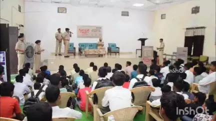 पुलिस लाइन वेलफेयर सेंटर में एसपी ने SNG स्कूल के बच्चों को नशे से दूर रहने के लिए किया जागरूक