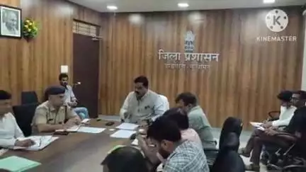 डीडवाना: जिला कलेक्टर ने कार्यालय में अधिकारियों की साप्ताहिक समीक्षा बैठक ली, जल भराव के पॉइंट को चिन्हित करने के दिए निर्देश
