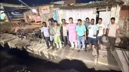डुमरा: गौशाला चौक पर बुडको द्वारा नाला निर्माण में घटिया सामग्री का प्रयोग