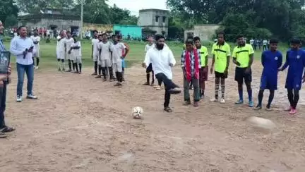 कलियासोल: मडमा में तीन दिवसीय फुटबॉल टूर्नामेंट का समापन, झारखंड मुक्ति मोर्चा के नेता अरूणव सरकार ने की शिरकत