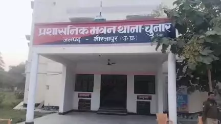 चुनार: ऐबकपुर मोहल्ले में जमीन के विवाद को लेकर दो पक्ष हुए आमने-सामने