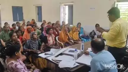 छिबरामऊ: विकासखंड कार्यालय में ADO ने सखी समूह के साथ बैठक की, दिए आवश्यक दिशा-निर्देश