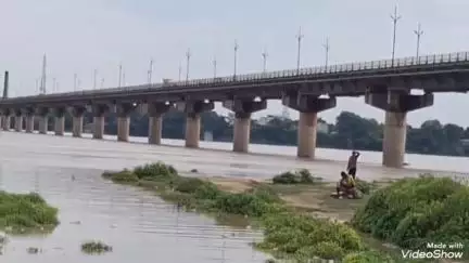 मिर्ज़ापुर: गंगा खतरे के निशान से 3 मीटर नीचे, बाढ़ नियंत्रण बोर्ड की रिपोर्ट में बढ़ाव जारी, रफ्तार दो सेमी प्रति घंटे