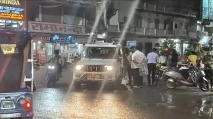 मैहर: मुख्य नगर पालिका अधिकारी ने रात में स्वयं खड़े होकर सड़कों पर फैला अतिक्रमण हटवाया