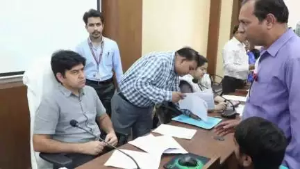 बड़वारा: बड़ागांव: बिना अनुमति छुट्टी लेकर जनसुनवाई में पहुंचे शिक्षक, कलेक्टर ने किया निलंबित