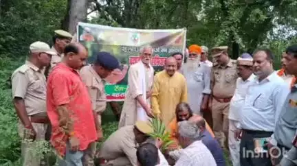 नानपारा: नानपारा में पेड़ मां के नाम अभियान की हुई शुरुआत, पेड़ लगाने हेतु दिलाया गया सामूहिक संकल्प