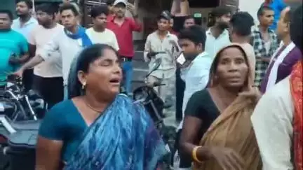 नरकटियागंज: प्राइवेट क्लीनिक में इलाज के दौरान युवक की मौत, परिजनों का हंगामा