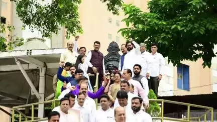 अर्जुनी मोरगाव: विधान भवन येथे छत्रपती शिवाजी महाराजांना करण्यात आले अभिवादन; आमदार राजकुमार बडोले यांची उपस्थिती