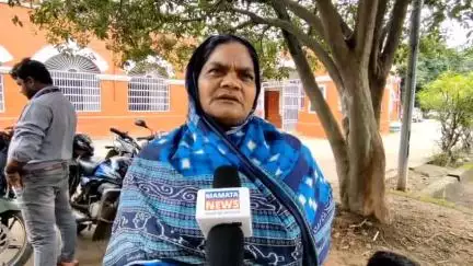 ଅନୁଗୋଳ: ବାରମ୍ବାର ଅଭିଯୋଗ ପରେ ଜିଲ୍ଲାପାଳ କୌଣସି ପଦକ୍ଷେପ ଗ୍ରହଣ କରୁ ନଥିବାରୁ ଜିଲ୍ଲା କାର୍ଯ୍ୟାଳୟ ଆଗରେ ପ୍ରତିକ୍ରିୟା ରଖିଲେ ଆସିଲି ନାଏକ