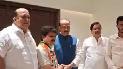 धुळे: धुळ्यात एमआयएमला मोठा धक्का; माजी आमदार फारुक शहा राष्ट्रवादी अजित पवार गटात दाखल