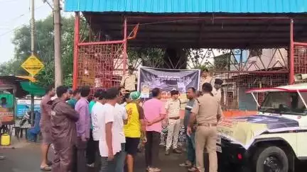 नौरोजाबाद: नशा मुक्ति अभियान के तहत थाना प्रभारी ने नगर के लोगों से की नशे से दूर रहने की अपील, किया जागरूक