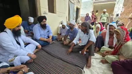 ਪਟਿਆਲਾ: ਪਿੰਡ ਖੁਸਰੋਪੁਰ ਪਹੁੰਚੇ ਅਕਾਲ ਤਖਤ ਸਾਹਿਬ ਦੇ ਜਥੇਦਾਰ ਨੇ ਪਾਦਰੀਆਂ ਦੀ ਸਭਾ ’ਚ ਜਾਨ ਗੁਆਉਣ ਵਾਲੇ ਲੜਕੇ ਦੇ ਪਰਿਵਾਰ ਨਾਲ ਕੀਤੀ ਮੁਲਾਕਾਤ