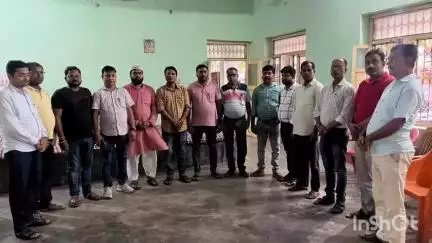 अररिया: नरपतगंज अंचल कार्यालय में कार्यरत डाटा एंट्री ऑपरेटर के निधन पर शोक सभा का हुआ आयोजन