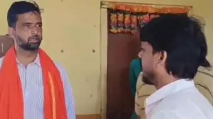 सेनगाव: ठाकरे गटाचे जिल्हाप्रमुख संदेश देशमुख आक्रमक, अधिकाऱ्यांना धारेवर धरून बालाजी मंदिरातील प्रशिक्षण शिबिर पाडले बंद