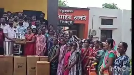 नांदगाव: शासकीय विश्रामगृह येथे कामगार बांधवांसाठी भांडी व सुरक्षा संचचे वाटप
