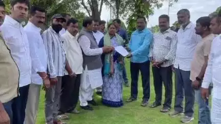 కామారెడ్డి: జర్నలిస్టులకు ఇందిరమ్మ ఇళ్లు ఇవ్వండి.. మంత్రి  సీతక్కకు విజ్ఞప్తి