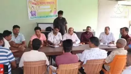 नरपतगंज: पोसदाहा विधायक कार्यालय में विधायक ने सोशल मीडिया व आईटी सेल के साथ की बैठक आयोजित