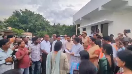 సిర్పూర్ టి: కేంద్ర కార్పొరేట్ వ్యవహారాలు, జాతీయ రహదారుల శాఖ మంత్రిని అసిఫాబాద్ లో కలిసిన ఎమ్మెల్యే డాక్టర్ పాల్వాయి హరీష్ బాబు