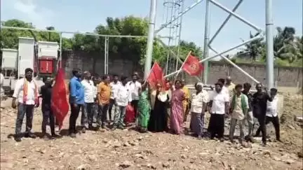 பொன்னேரி: நாலூரில் செல்போன் கோபுரம் அமைக்க எதிர்ப்பு தெரிவித்து நாம் தமிழர் கட்சியினர் ஆர்ப்பாட்டம்