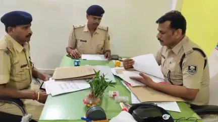 मोतिहारी: अंचल पुलिस निरीक्षक मुफ्फसिल एवं मधुबन ने विभिन्न थानों में कांडों की की समीक्षा