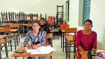 बालोद: बासीन, घोटिया में बीकॉम और गणित की सभी सीटें खाली, 45 दिन बाद भी प्रवेश लेने कोई नहीं पहुंचा, 80% सीटें खाली