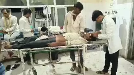 मिश्रिख: मानपुर के पास तेज रफ्तार बाइक अनियंत्रित होकर सड़क पर पलटी, दो लोग हुए घायल