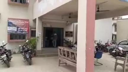 रजौन: लूट मामले में फरार आरोपी टिंकल रजक मोहन गांव से गिरफ्तार, रजौन पुलिस ने भेजा जेल