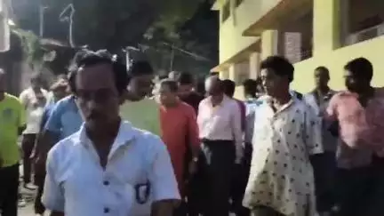 কল্যাণী: মদনপুর বাজারে বেহাল নিকাশি ব্যবস্থা, সমস্যায় ব্যবসায়ী থেকে এলাকাবাসী,পরিদর্শনে বিধায়ক অম্বিকা রায় #jansmasya