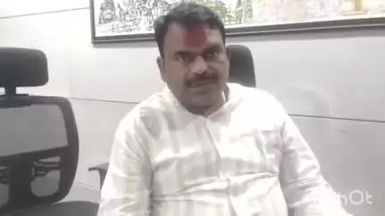 उज्जैन शहर: नगर निगम मुख्यालय में महापौर मुकेश टटवाल ने बारिश की तैयारी को लेकर अधिकारियों के साथ बैठक की