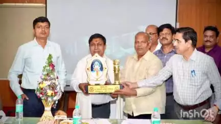 उज्जैन ग्रामीण: संभागायुक्त की अध्यक्षता में शासकीय धन्वंतरि आयुर्वेद चिकित्सा महाविद्यालय कार्यकारिणी समिति की बैठक सम्पन्न