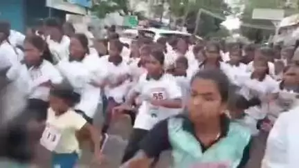 தென்காசி: சாரல்திருவிழா 20 ஆம் தேதி தொடங்குவதை முன்னிட்டு விழிப்புணர்வு மாரத்தான் போட்டி நடைபெற்றது