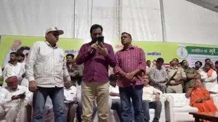 नागौर: नागौर सांसद हनुमान बेनीवाल ने 8 सूत्री मांगों को लेकर सैकड़ों समर्थकों के साथ पशु प्रदर्शनी स्थल पर रात में डाला पड़ाव
