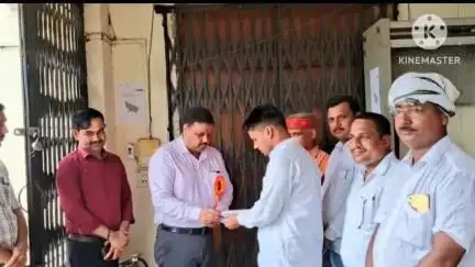गौरीगंज: जिलाधिकारी ने तहसील गौरीगंज परिसर में स्थित ईवीएम/वीवी पैट वेयर हाउस (स्ट्रांग रूम) का किया निरीक्षण