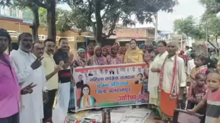 बलरामपुर: महिला कांग्रेस संगठन ने सृजन अभियान के अंतर्गत बिथरिया परसपुर में ग्राम पंचायत चौपाल लगाकर की बैठक