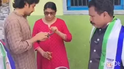 ఇంటింటికి చంద్రబాబు మోసం రీకాలింగ్ చంద్రబాబు మేనిఫెస్టో కార్యక్రమంలో పాల్గొన్న తిరుపతి నియోజకవర్గ ఇన్చార్జ్ భూమన అభినయ్