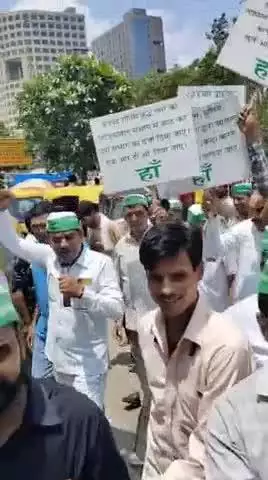 गौतम बुद्ध नगर के ऑटो चालकों की समस्याओं को लेकर किसानों के साथ पद यात्रा निकाली