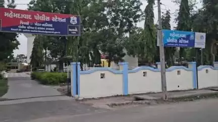 મહેમદાવાદ: તમારે ક્રેડિટકાર્ડ લેવું છે કહી મોબાઈલ હેક કરી રૂ,1,30 લાખની ઠગઈ કરાતા મહેમદાવાદના યુવકે કરી ઓનલાઇન ફ્રોડની કરાઈ ફરિયાદ