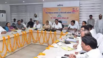 कोल: कलेक्ट्रेट सभागार में दिशा समिति की बैठक में सांसद ने अधिकारियों को पारदर्शिता और योजनाओं को आम जनता तक पहुंचाने का दिया निर्देश