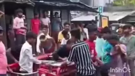 चौसा: चौसा मुख्यालय में जल जमाव से सवारी से भरा टोटो पलटा, लोगों में आक्रोश