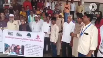 రైల్వే స్టేషన్లో మహిళల, బాలల అక్రమ రవాణా అరికట్టడంపై అవగాహన